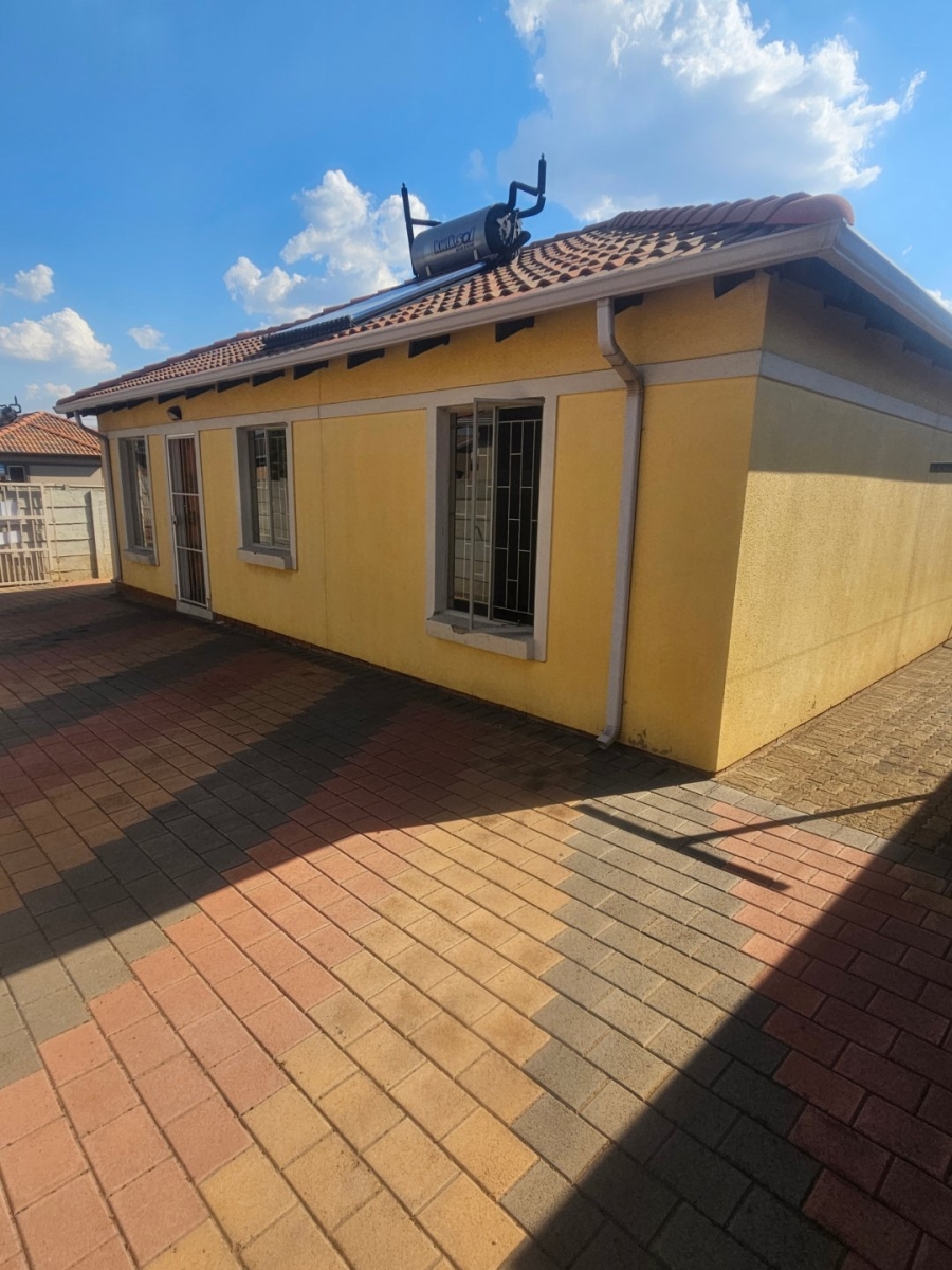 3 Bedroom Property for Sale in Alrode South Gauteng