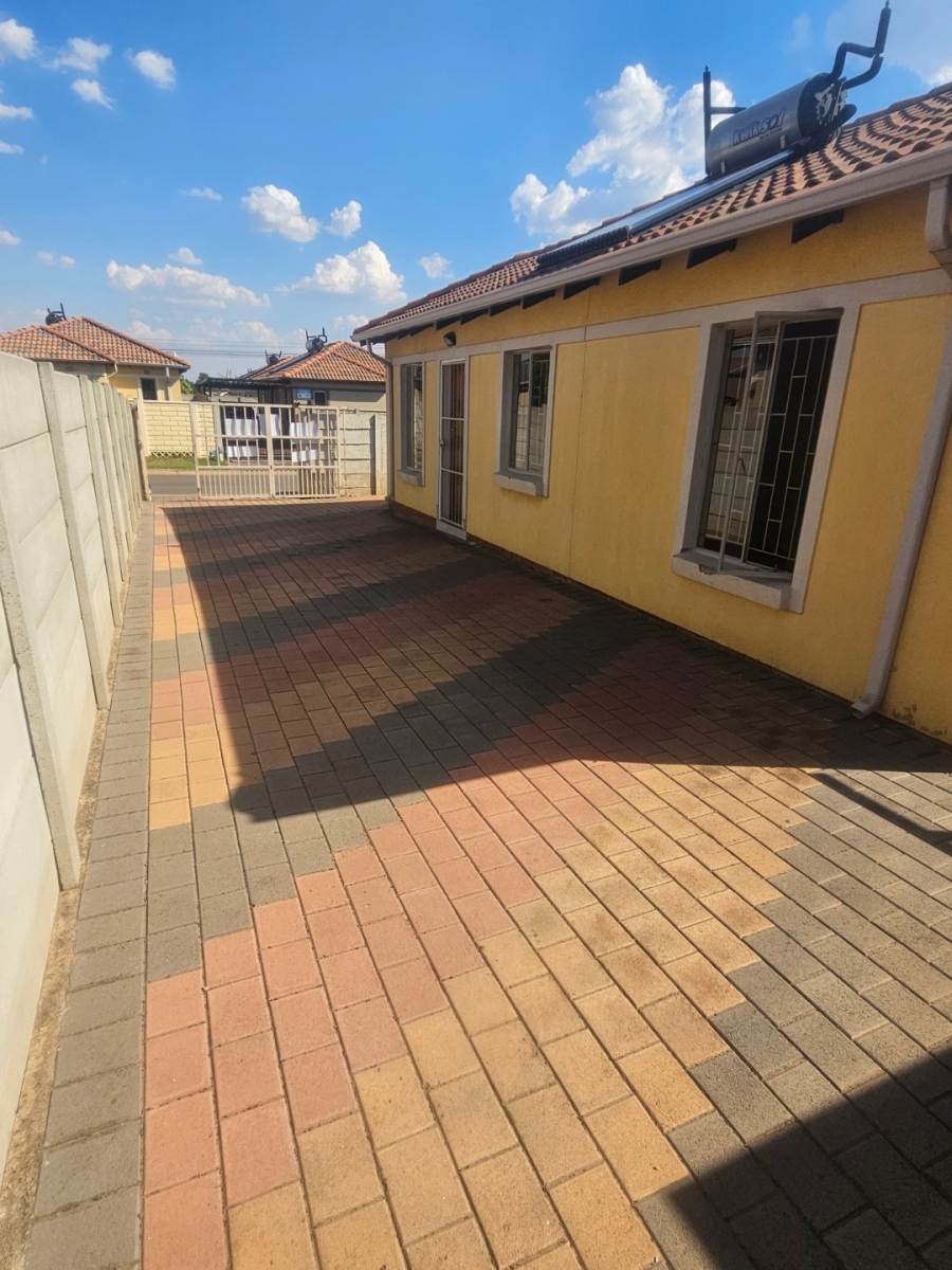 3 Bedroom Property for Sale in Alrode South Gauteng