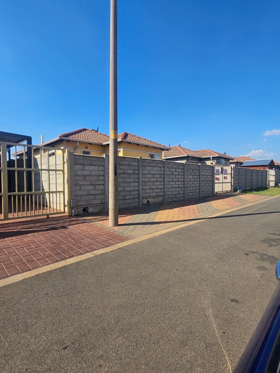 3 Bedroom Property for Sale in Alrode South Gauteng