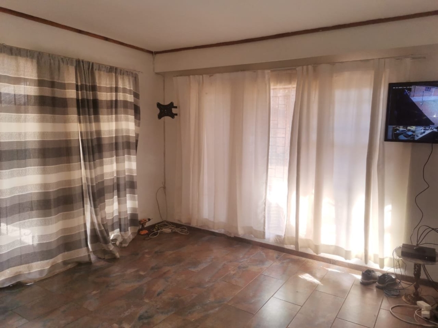 5 Bedroom Property for Sale in Petersfield Gauteng