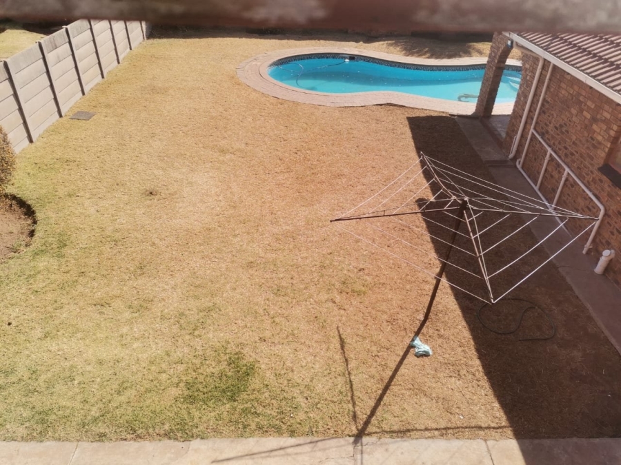 5 Bedroom Property for Sale in Petersfield Gauteng