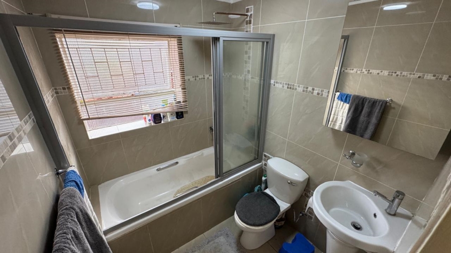 2 Bedroom Property for Sale in Garsfontein Gauteng