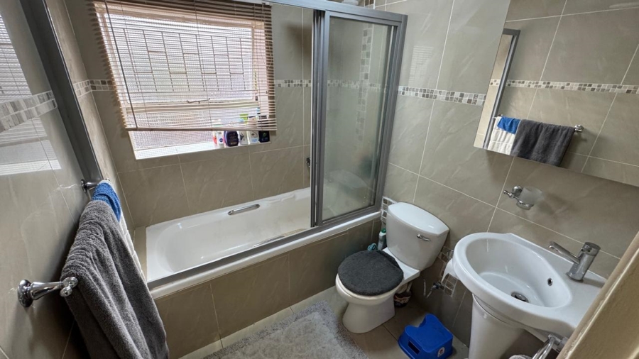 2 Bedroom Property for Sale in Garsfontein Gauteng