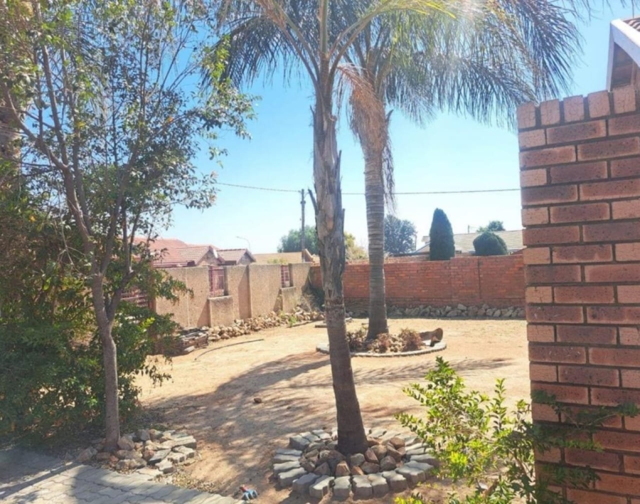  Bedroom Property for Sale in Soshanguve AA Gauteng