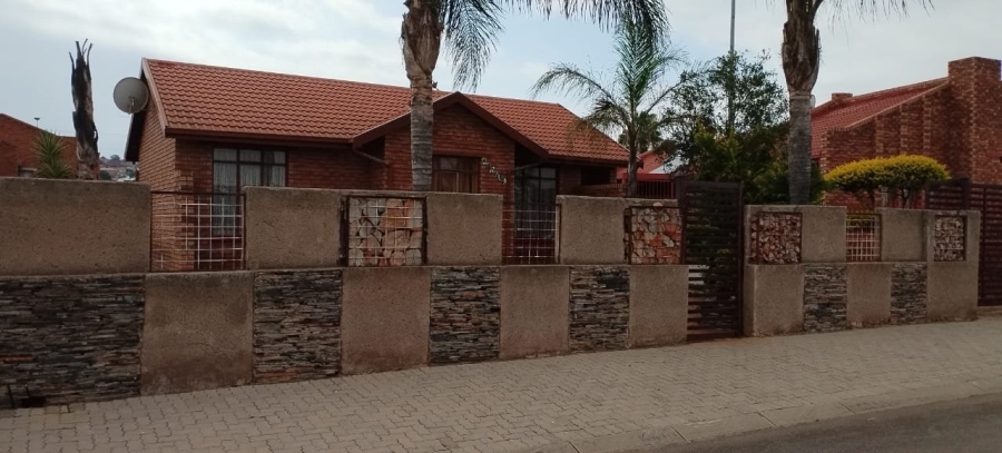  Bedroom Property for Sale in Soshanguve AA Gauteng