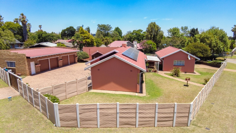 4 Bedroom Property for Sale in Bonaero Park Gauteng