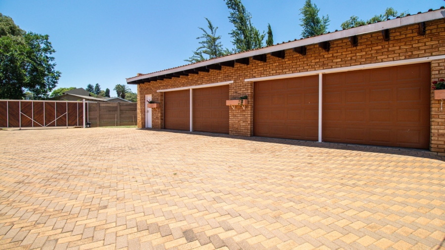 4 Bedroom Property for Sale in Bonaero Park Gauteng