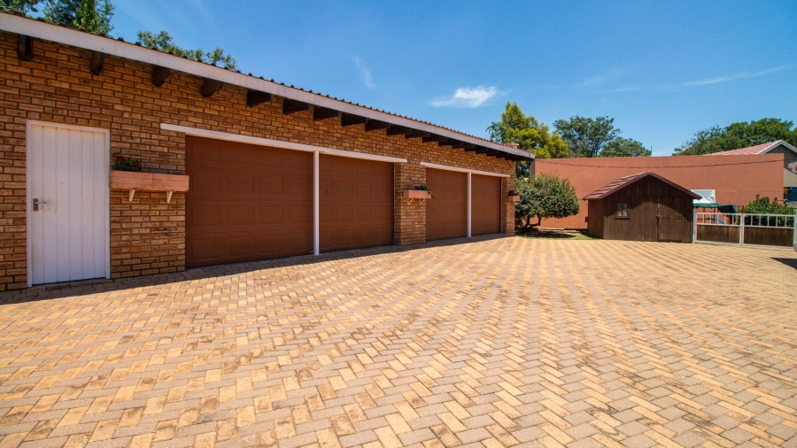 4 Bedroom Property for Sale in Bonaero Park Gauteng