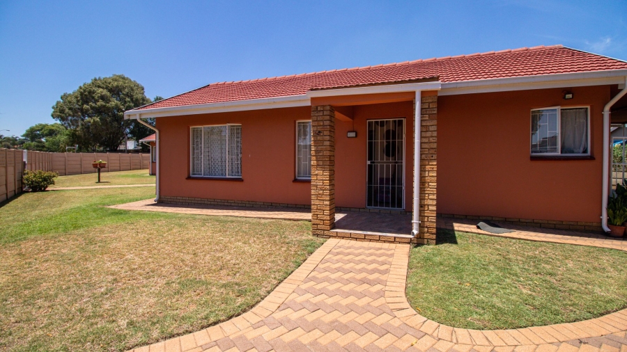 4 Bedroom Property for Sale in Bonaero Park Gauteng