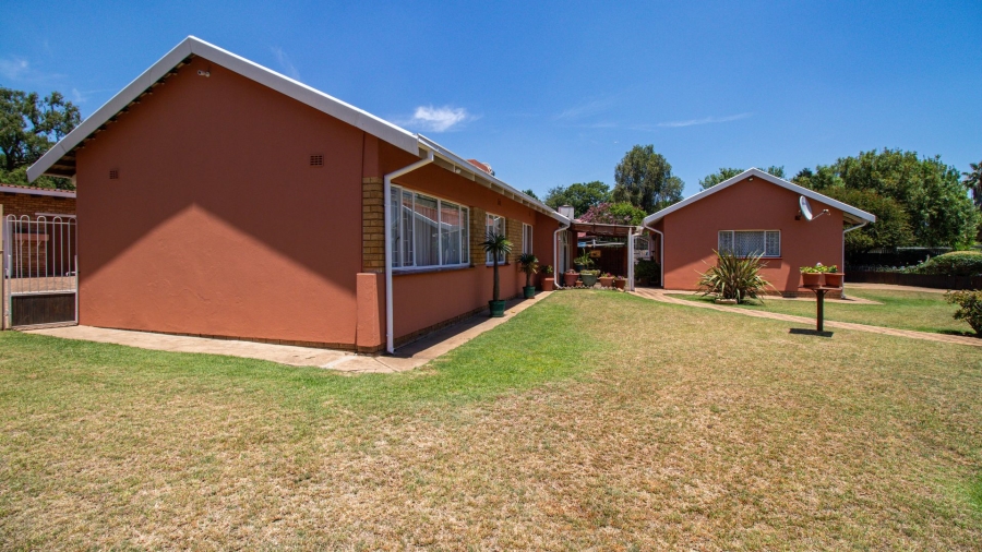 4 Bedroom Property for Sale in Bonaero Park Gauteng