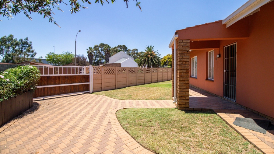 4 Bedroom Property for Sale in Bonaero Park Gauteng