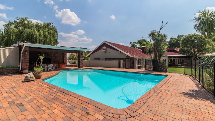 5 Bedroom Property for Sale in Eastleigh Ridge Gauteng