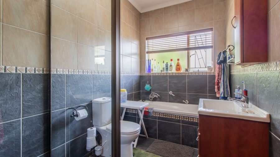 5 Bedroom Property for Sale in Eastleigh Ridge Gauteng