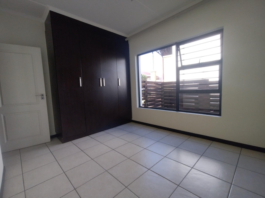 To Let 3 Bedroom Property for Rent in Oakdene Gauteng