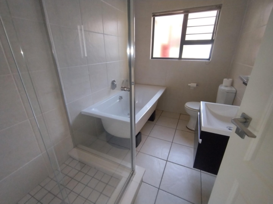 To Let 3 Bedroom Property for Rent in Oakdene Gauteng