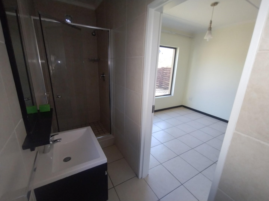 To Let 3 Bedroom Property for Rent in Oakdene Gauteng