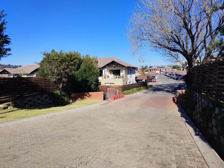 To Let 3 Bedroom Property for Rent in Oakdene Gauteng