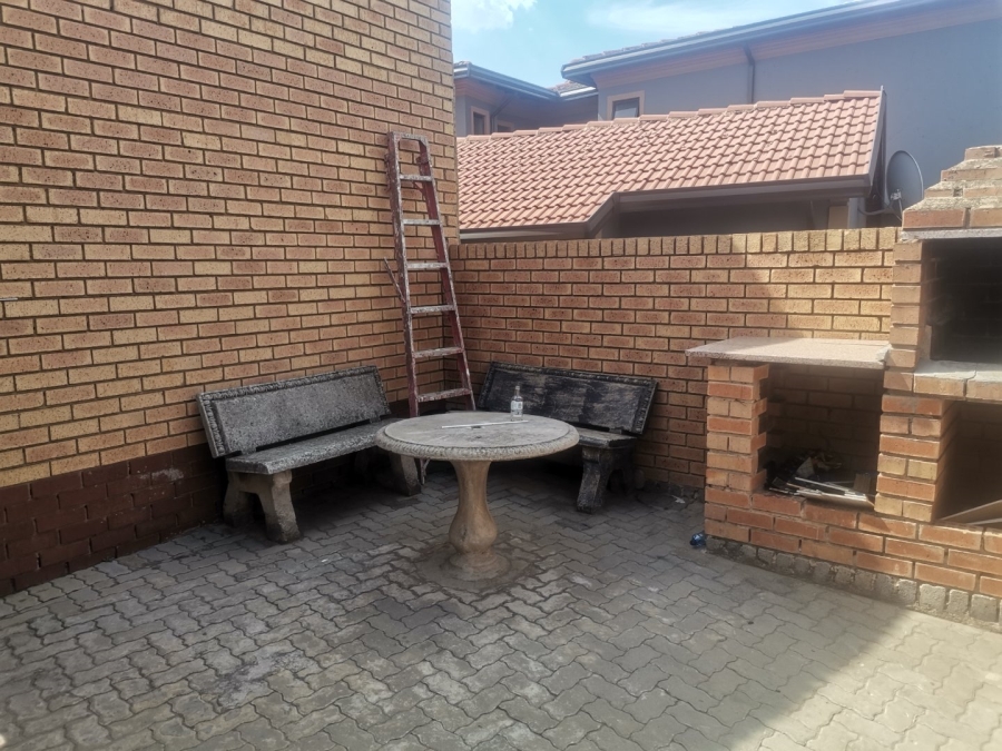 3 Bedroom Property for Sale in Commercia Gauteng