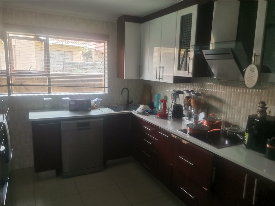 3 Bedroom Property for Sale in Commercia Gauteng