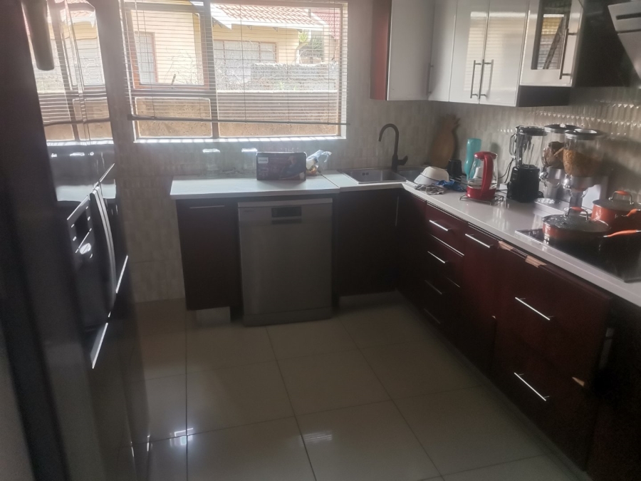 3 Bedroom Property for Sale in Commercia Gauteng