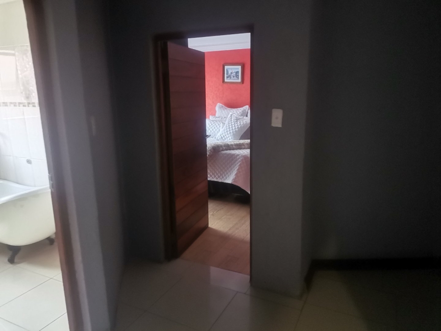 3 Bedroom Property for Sale in Commercia Gauteng