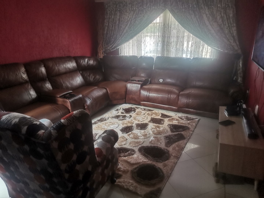 3 Bedroom Property for Sale in Commercia Gauteng