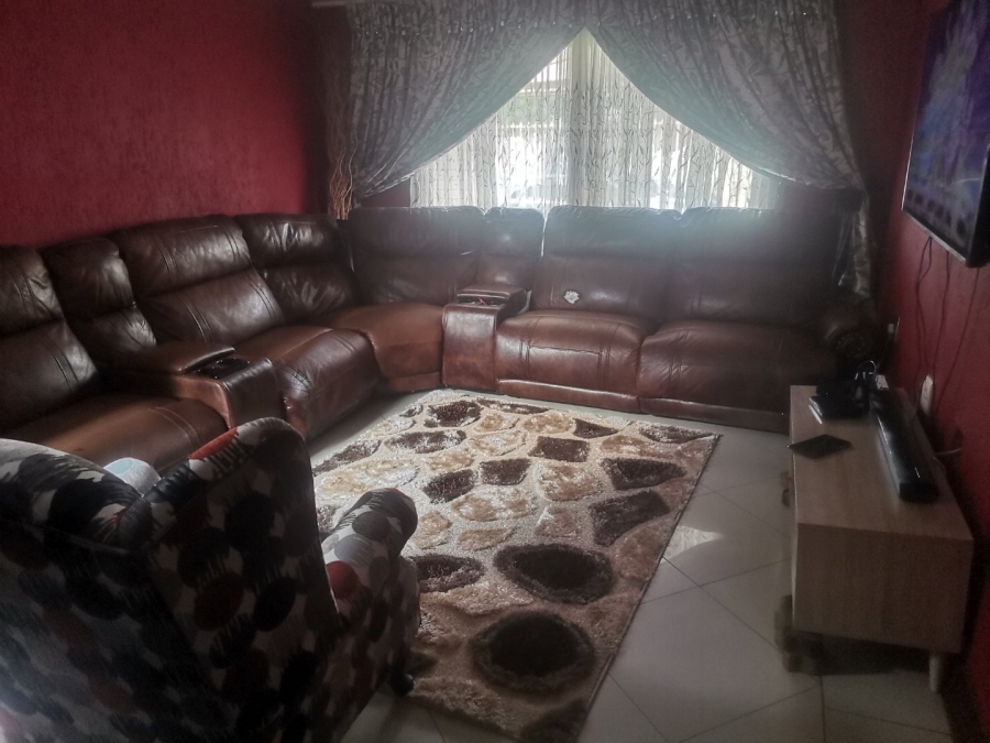 3 Bedroom Property for Sale in Commercia Gauteng