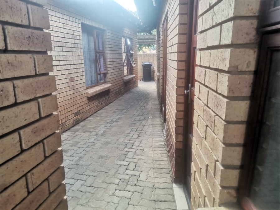 3 Bedroom Property for Sale in Commercia Gauteng