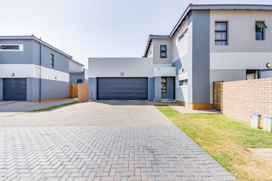 3 Bedroom Property for Sale in Olievenhoutbosch Gauteng