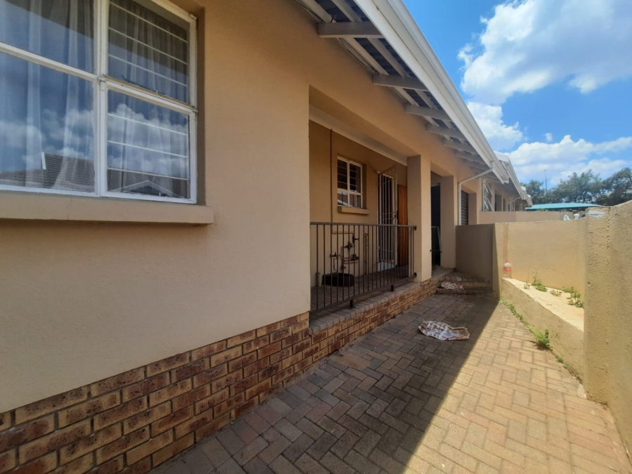 2 Bedroom Property for Sale in Discovery Gauteng