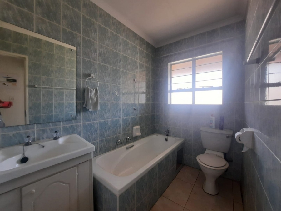 2 Bedroom Property for Sale in Discovery Gauteng