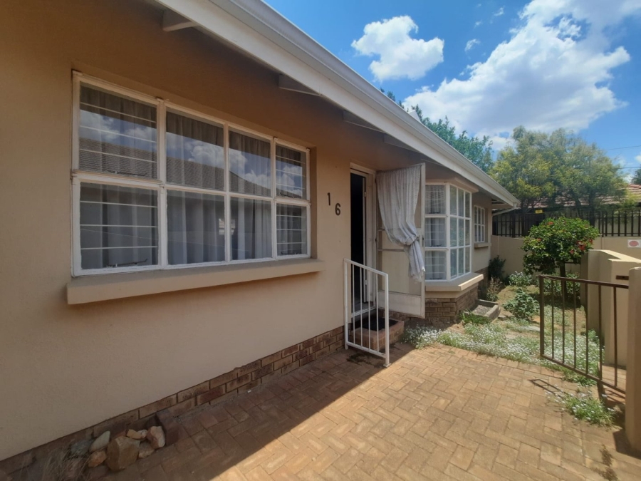 2 Bedroom Property for Sale in Discovery Gauteng