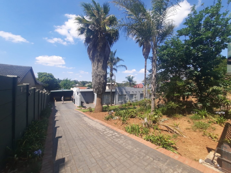 4 Bedroom Property for Sale in Wilro Park Gauteng