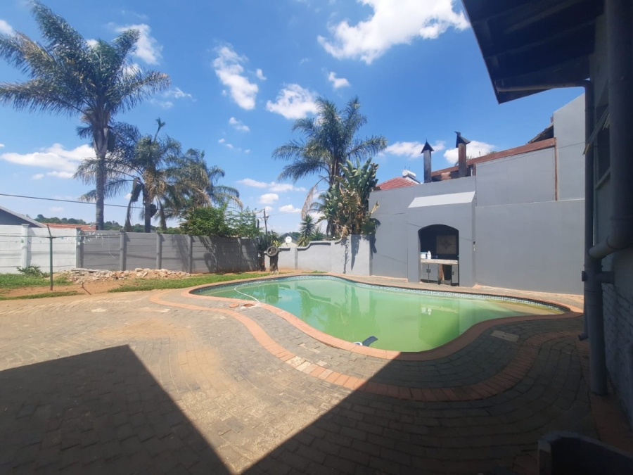 4 Bedroom Property for Sale in Wilro Park Gauteng