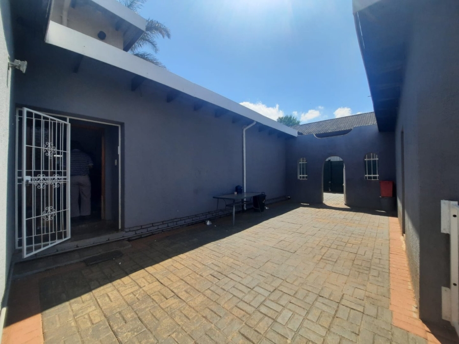 4 Bedroom Property for Sale in Wilro Park Gauteng