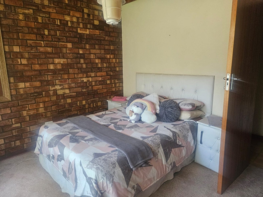 5 Bedroom Property for Sale in Ferryvale Gauteng