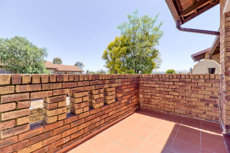 2 Bedroom Property for Sale in Buccleuch Gauteng