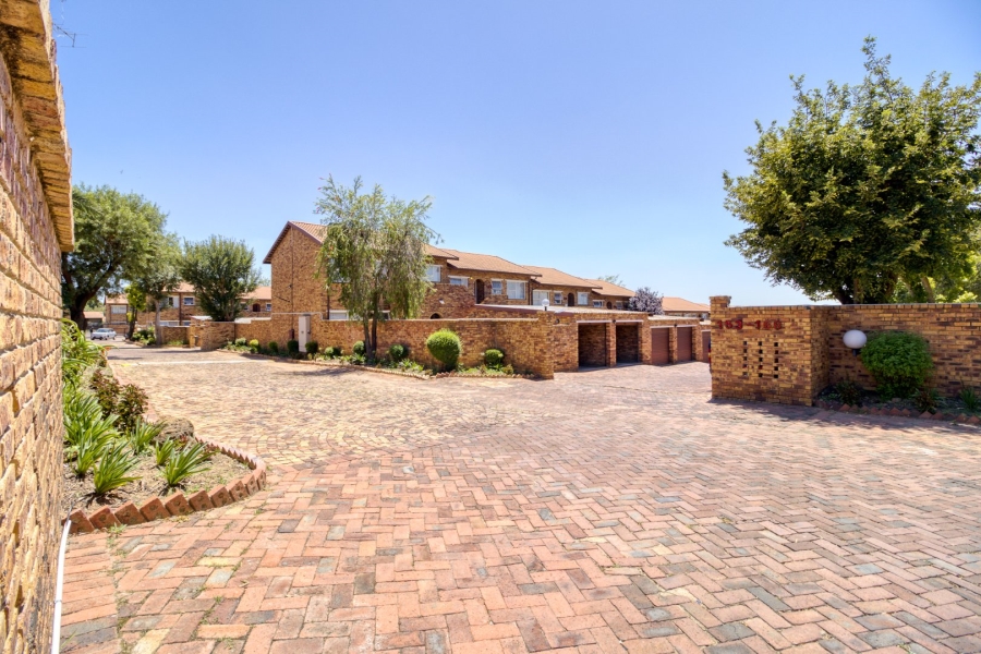 2 Bedroom Property for Sale in Buccleuch Gauteng