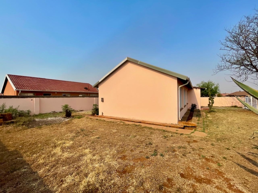 3 Bedroom Property for Sale in Marimba Gardens Gauteng