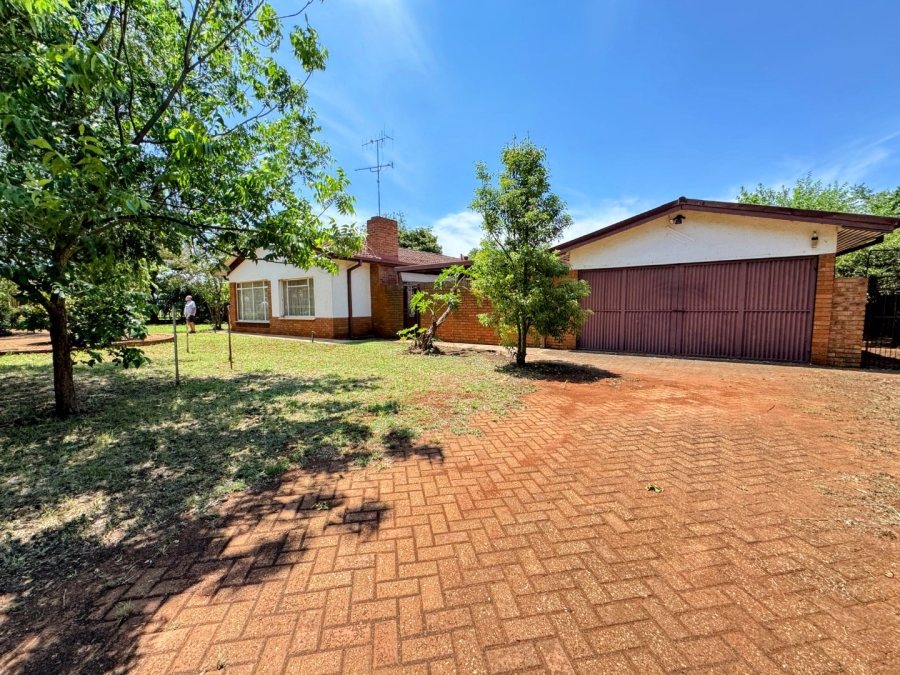 3 Bedroom Property for Sale in Waverley Gauteng