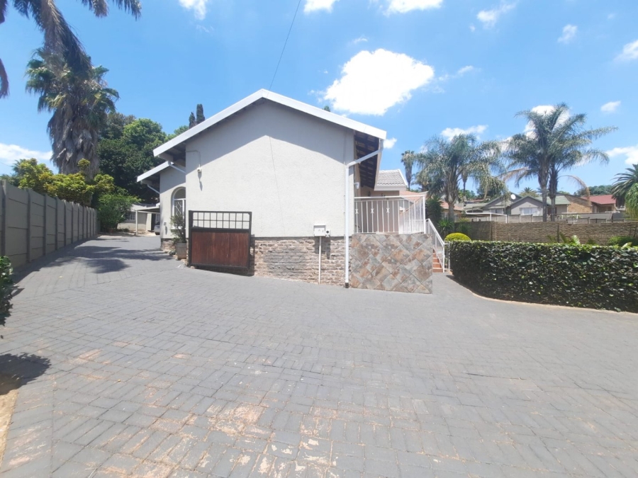 3 Bedroom Property for Sale in Helderkruin Gauteng