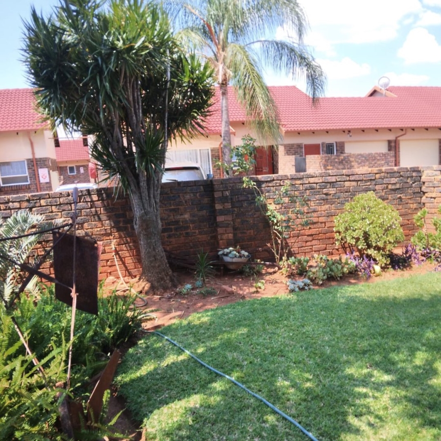 To Let 2 Bedroom Property for Rent in The Orchards Gauteng