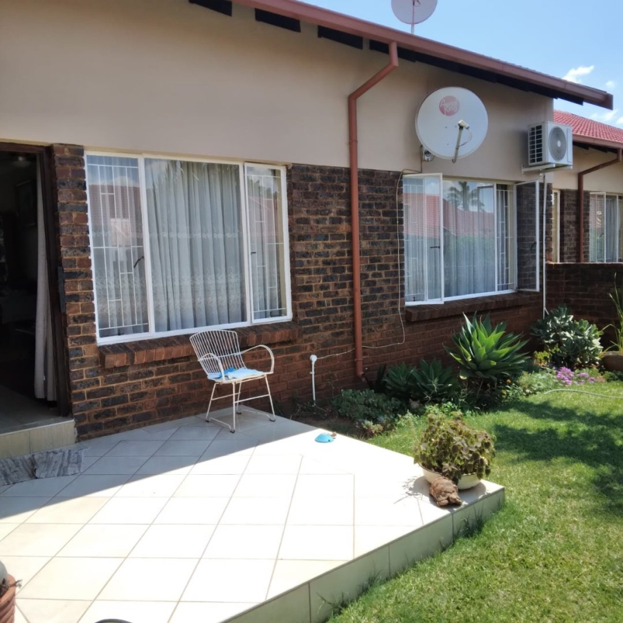 To Let 2 Bedroom Property for Rent in The Orchards Gauteng