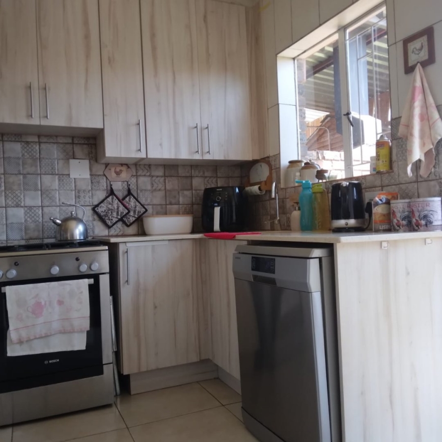 To Let 2 Bedroom Property for Rent in The Orchards Gauteng