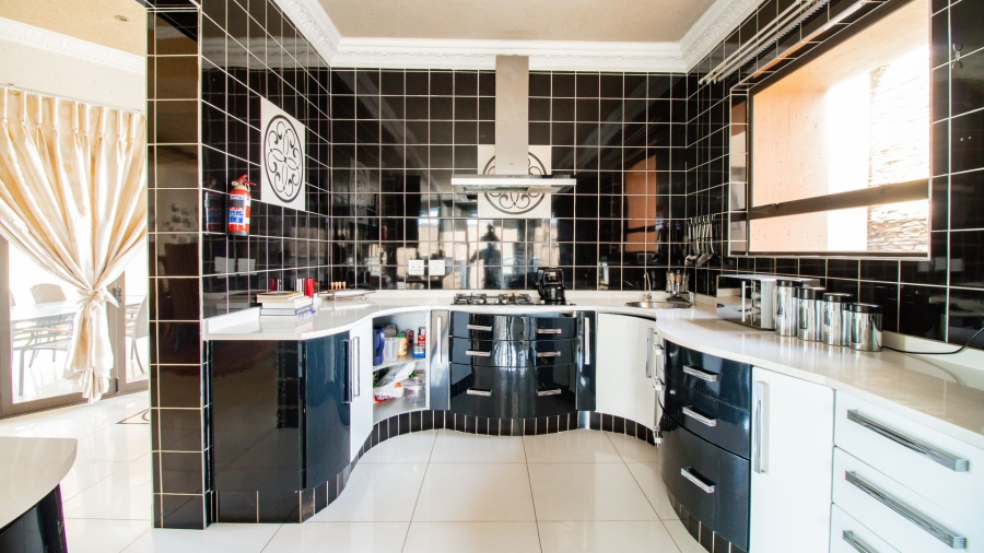 4 Bedroom Property for Sale in Serengeti Lifestyle Estate Gauteng