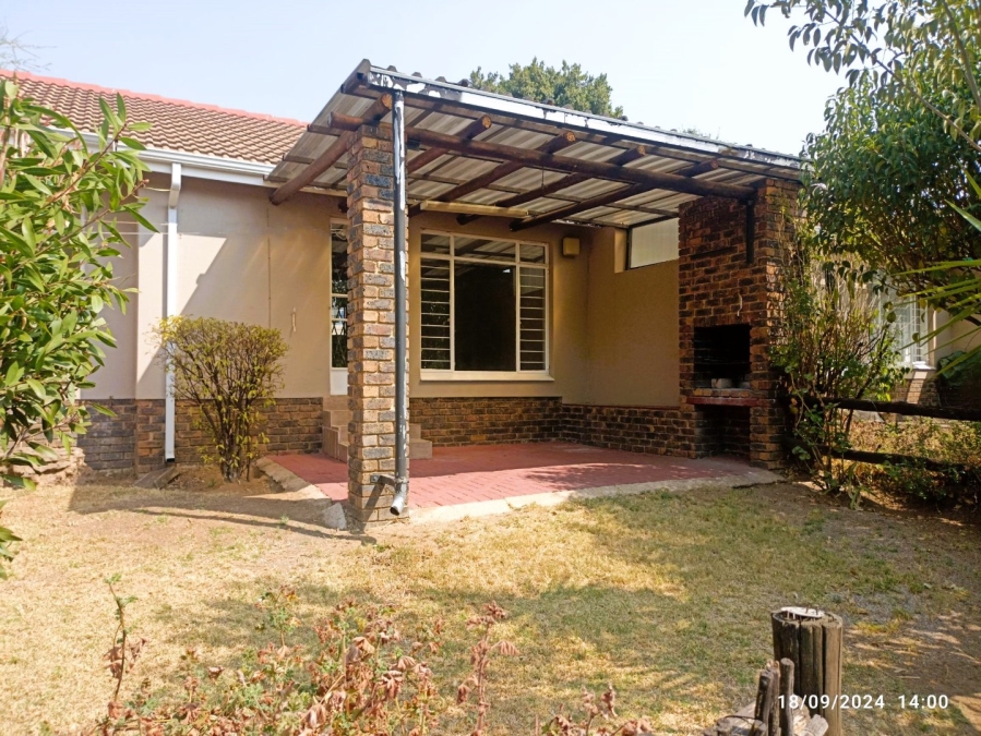 2 Bedroom Property for Sale in Sonneglans Gauteng