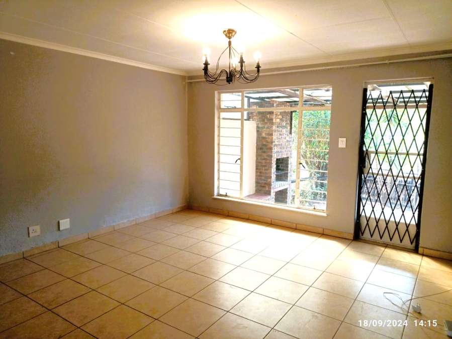 2 Bedroom Property for Sale in Sonneglans Gauteng