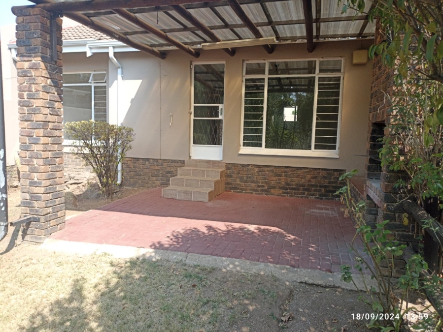 2 Bedroom Property for Sale in Sonneglans Gauteng