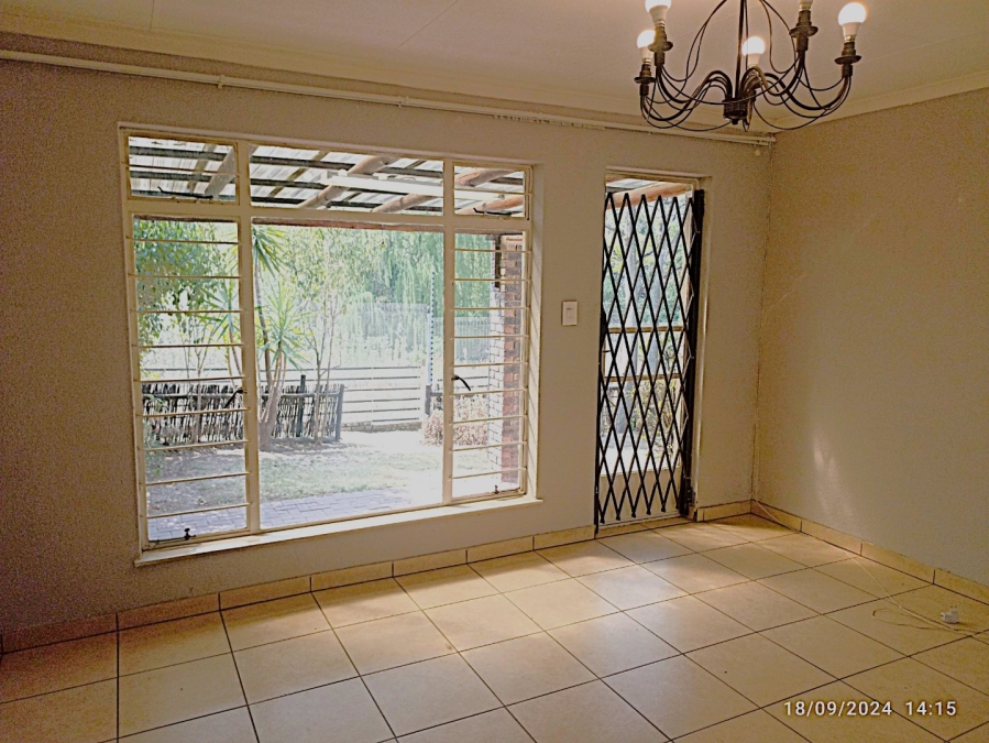 2 Bedroom Property for Sale in Sonneglans Gauteng