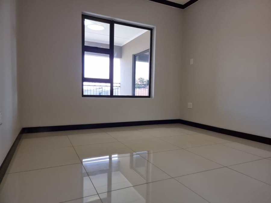 To Let 2 Bedroom Property for Rent in Broadacres Gauteng